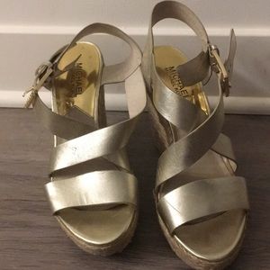 Michael Kors Beautiful Gold wedges